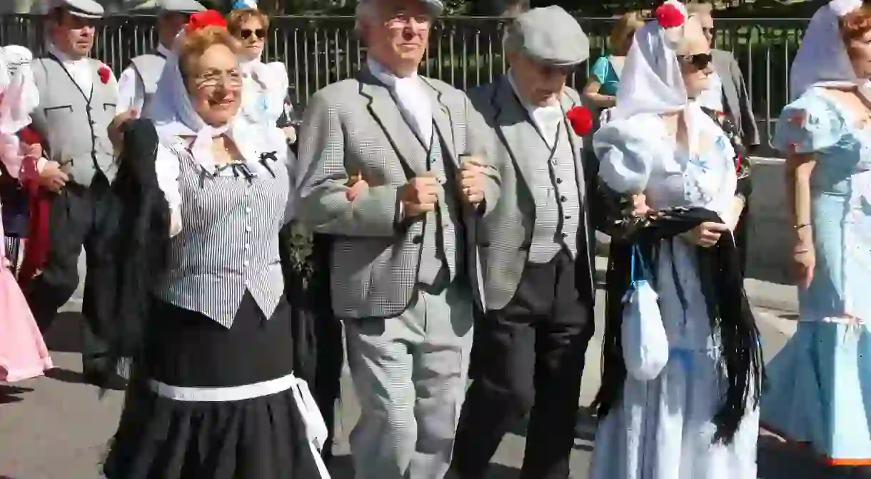 Madridleños in traditional dress for San Isidro