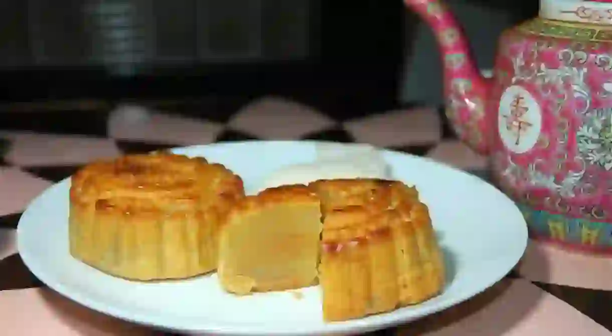 Mooncake and Chinese tea