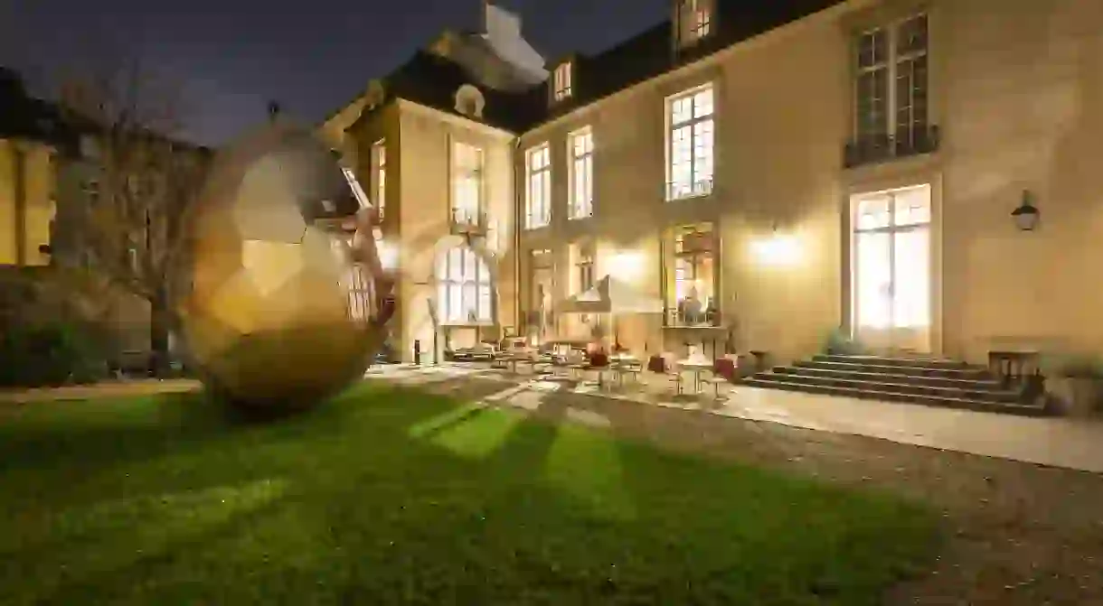 Montage of Solar Egg in Paris