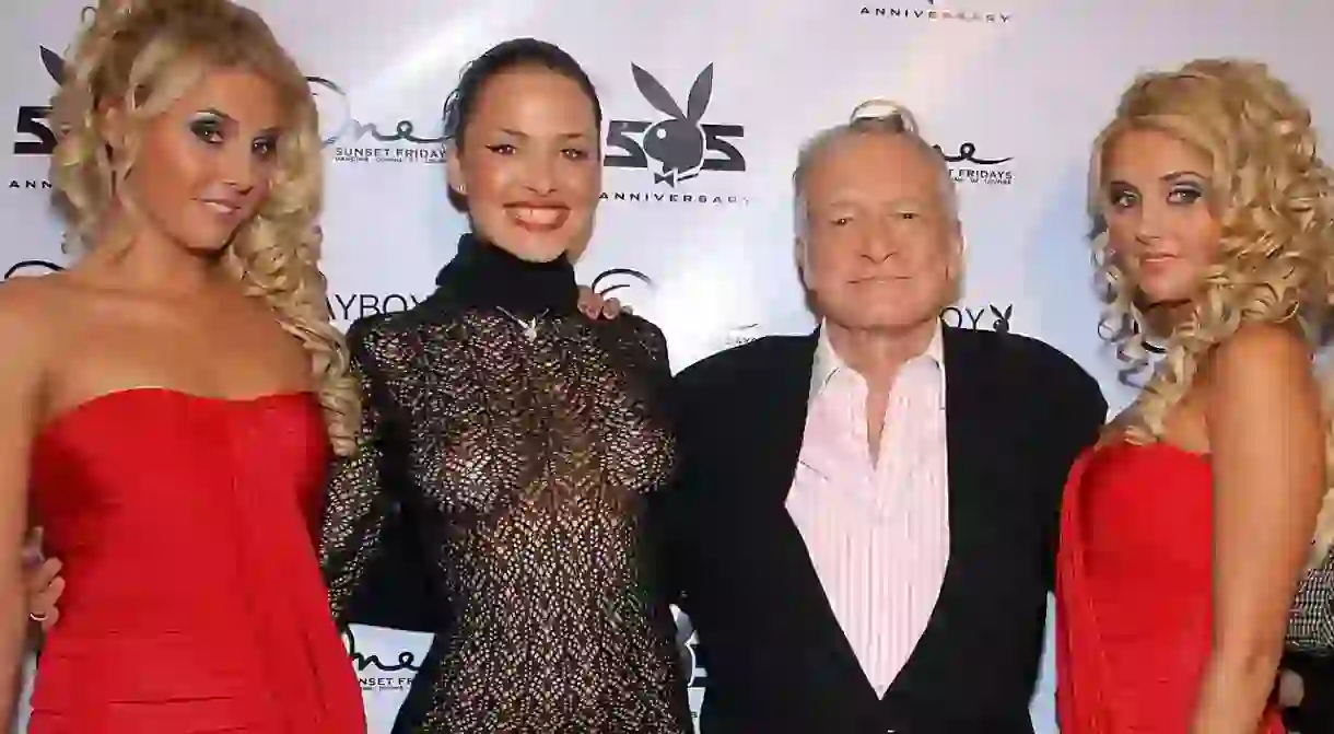 Hugh Hefner posing with Karissa Shannon, Dasha Astafieva, and Kristina Shannon