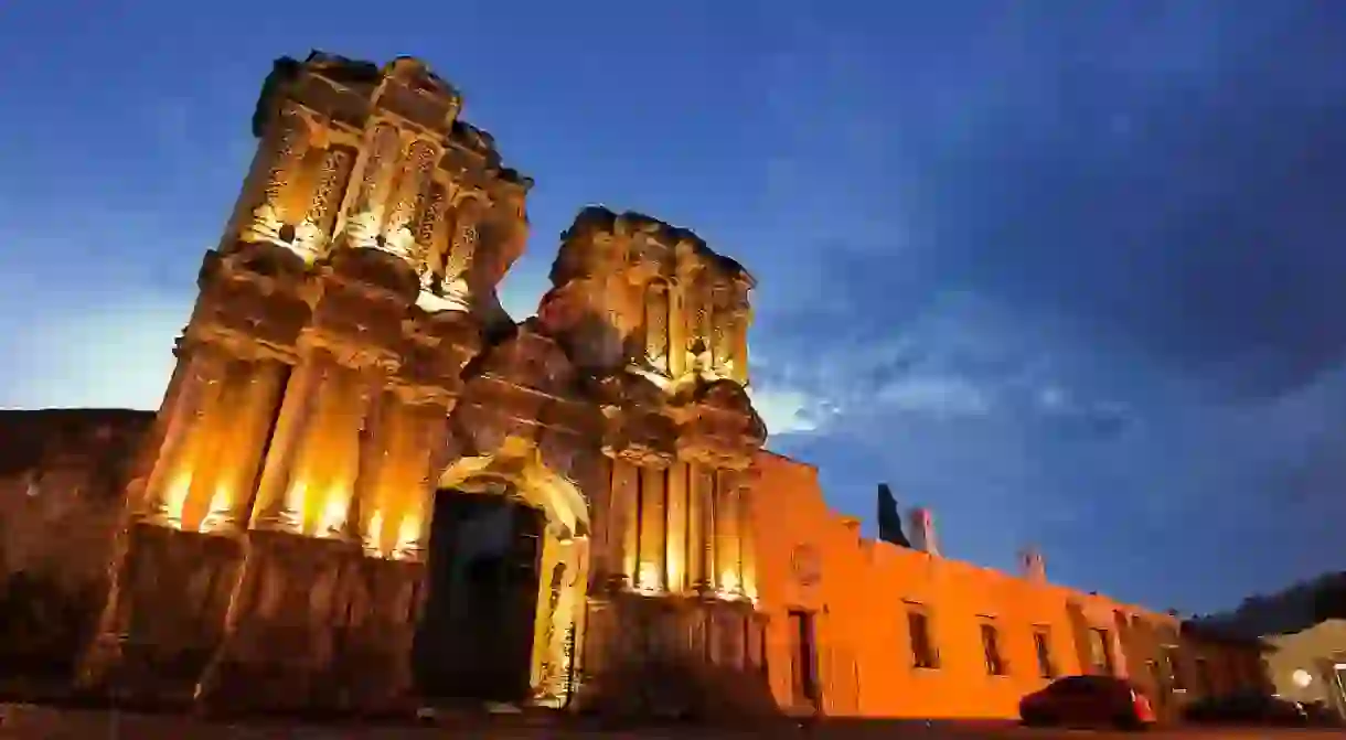 The hostel is within walking distance of Antigua landmarks