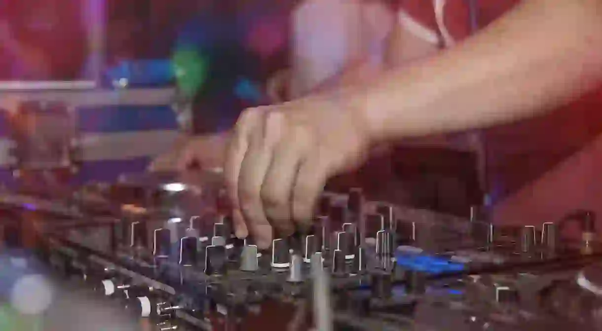 DJ