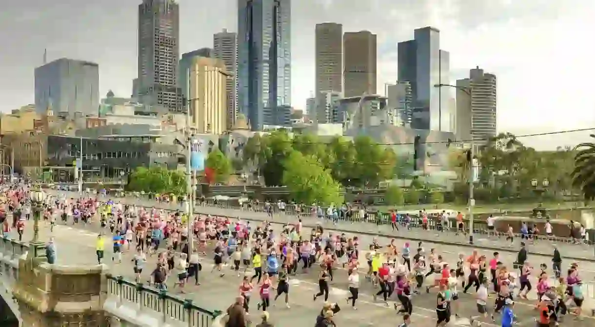 https://commons.wikimedia.org/wiki/File:Melbourne_Marathon_2013.jpg