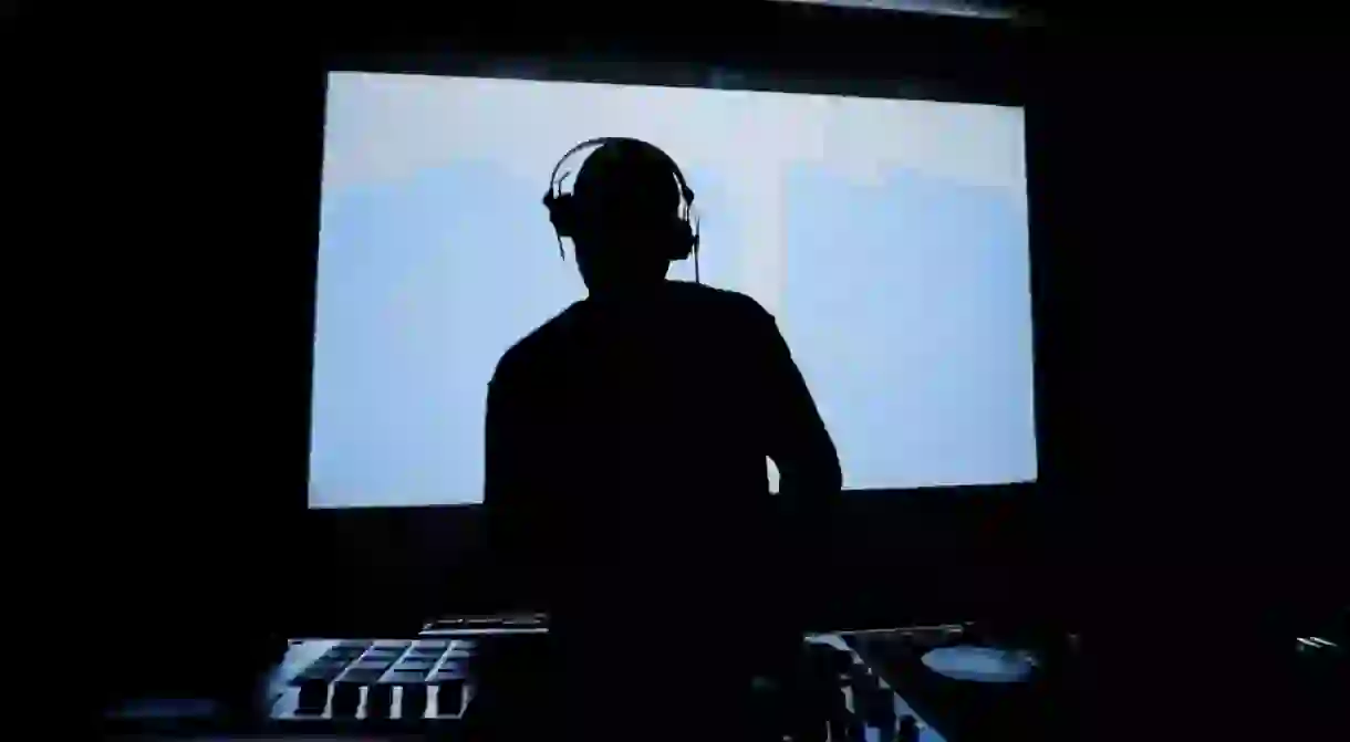 DJ