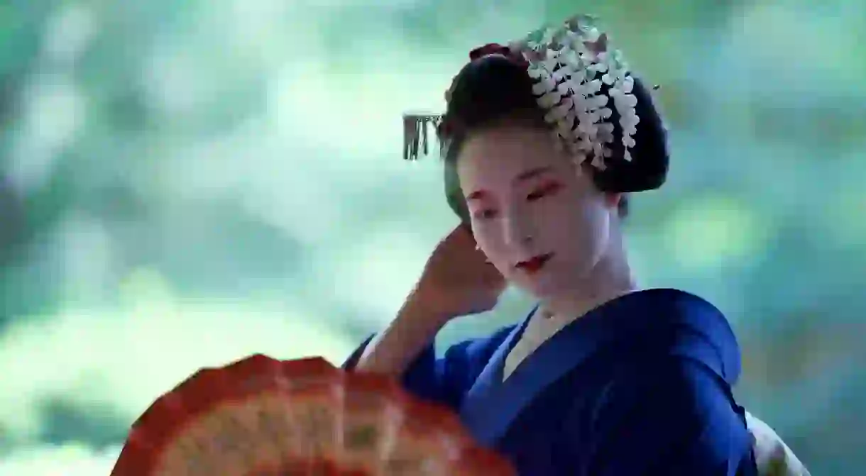 Maiko wear the most elaborate kanzashi, kimono and obi