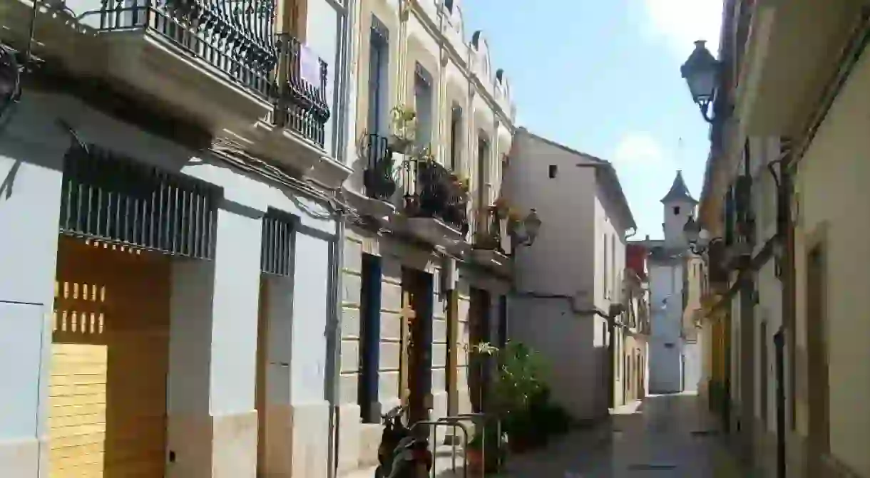 The narrow streets of Benimaclet, Valencia. Photo