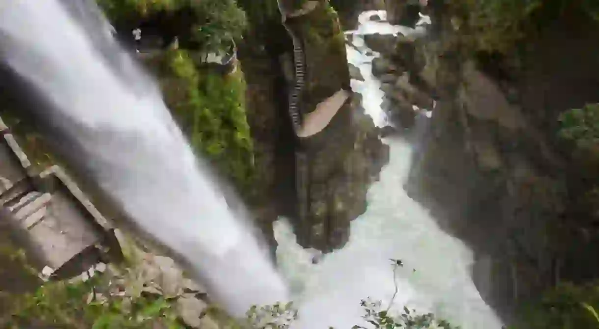 Pailon del Diablo, Baños