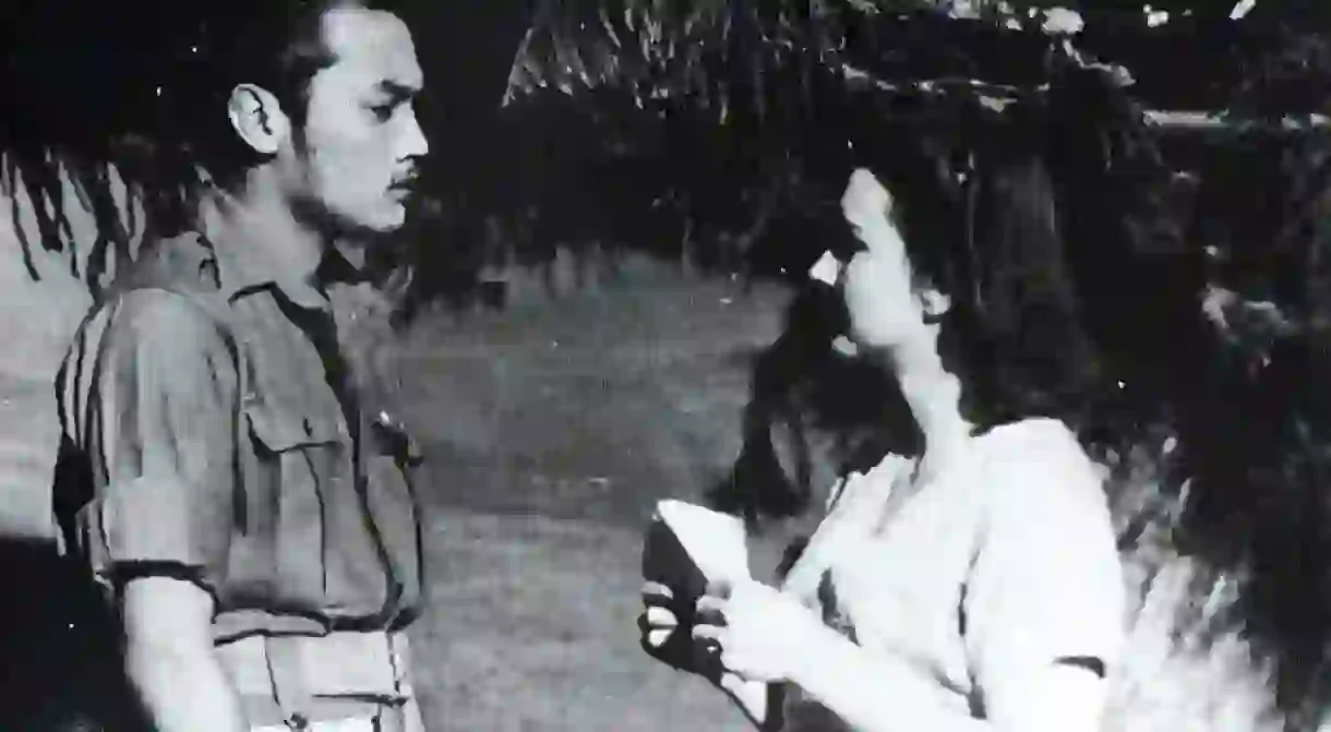 Sudarto (Del Yuzar) and Connie (Ella Bergen) in Darah dan Doa