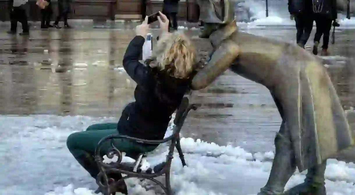 Taking a selfie with one of the statues in Bratislavas Central Square.