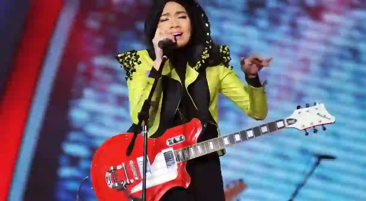 Yuna performing during Anugerah Juara Lagu in 2012