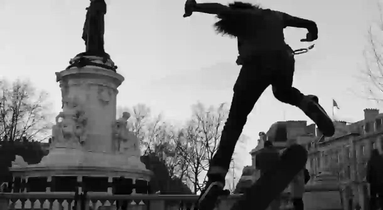 Skating in Place de la Republique