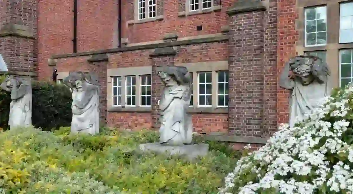 Statues at Hartley Library