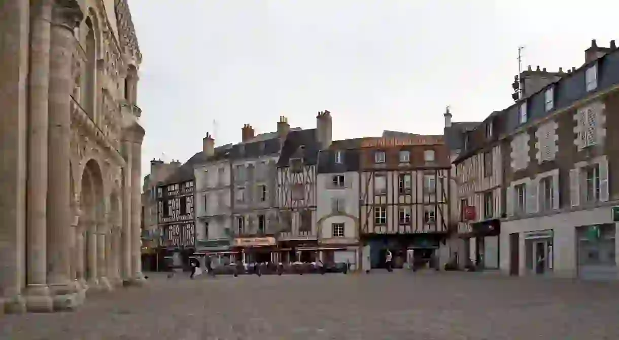 Discover the architectural landmarks of Poitiers historic center