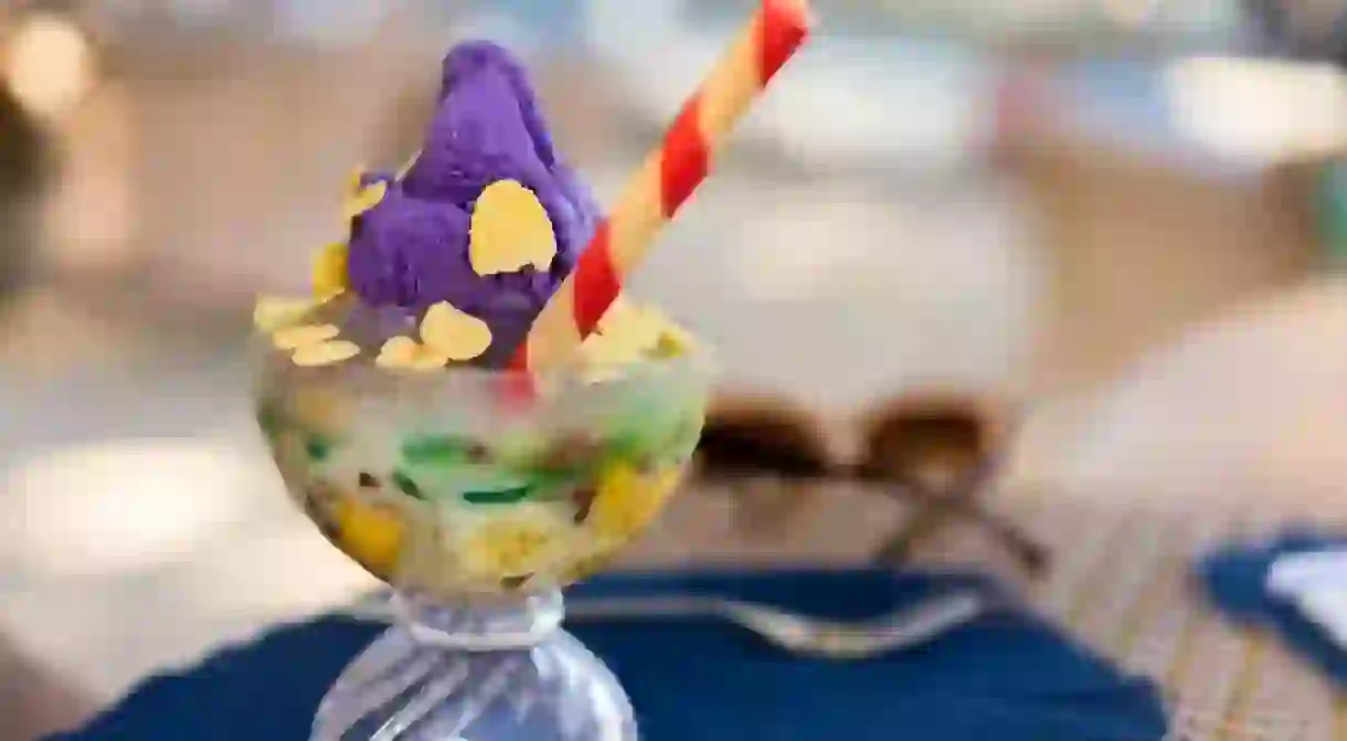 Halo-halo with wafer stick