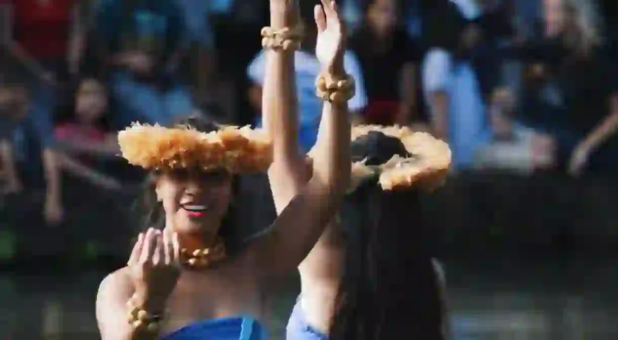 Hawaiian dancers