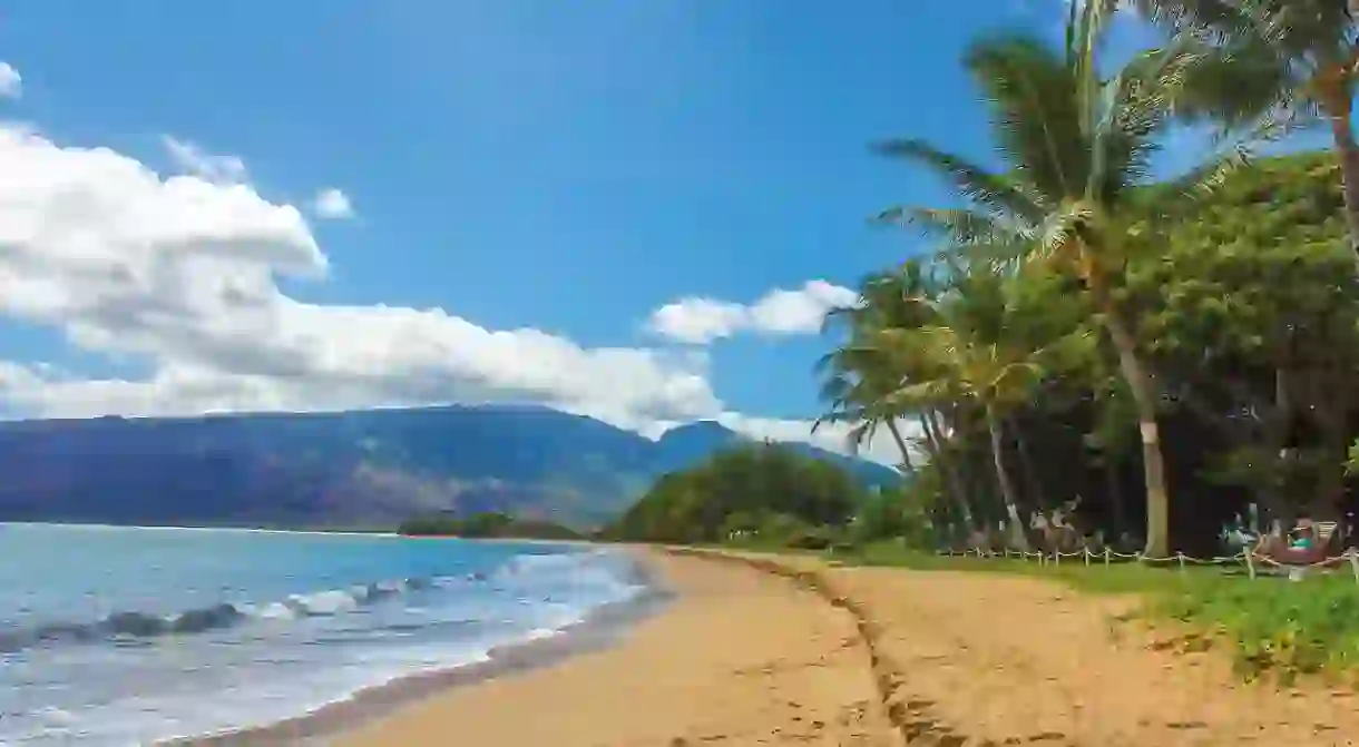 Shadows disappear during Lahaina Noon in Hawaii