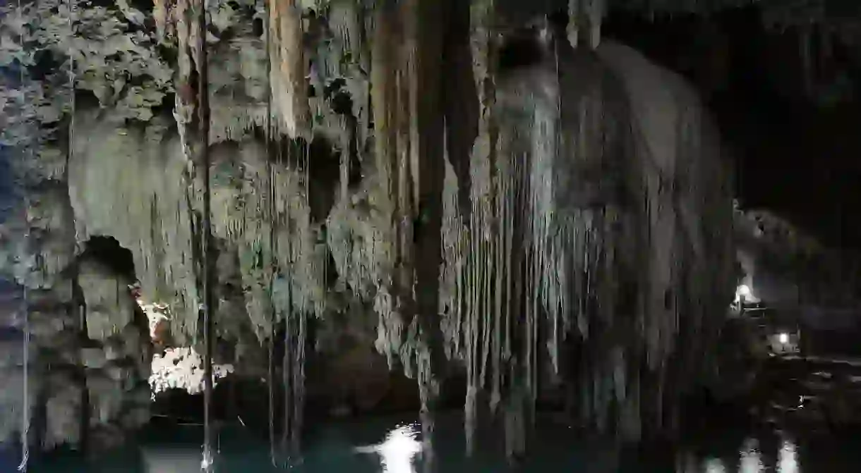 There are impressive stalactites and stalagmites in the Peruvian cave