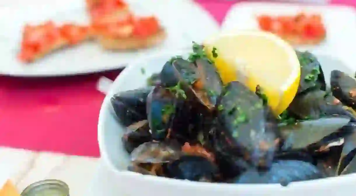 Find fresh mussels off the Indian Ocean