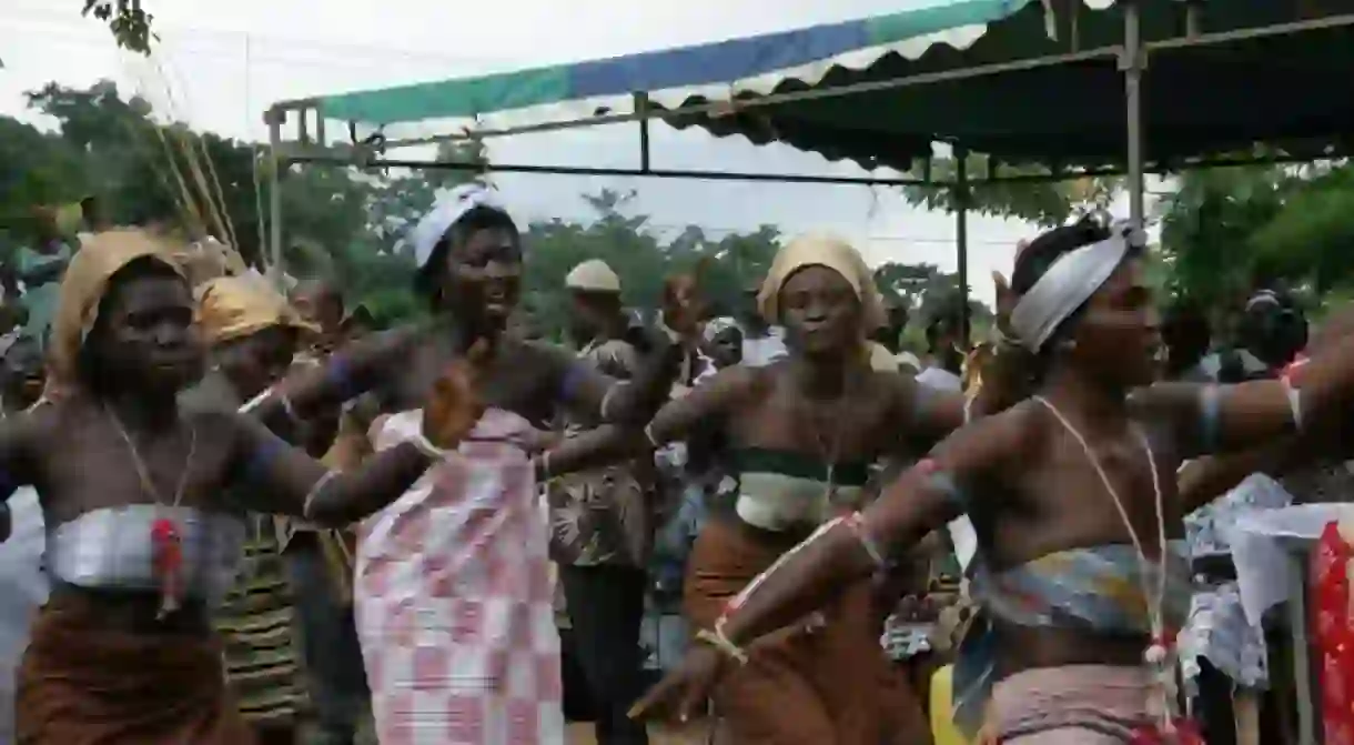 The Azonto dance involves knee-bending, throwing of hands in all directions and rigorous hip movements.