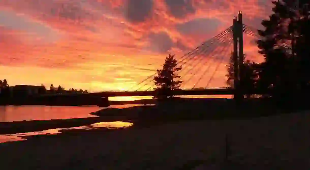 Rovaniemis Jätkänkynttilä bridge at sunrise