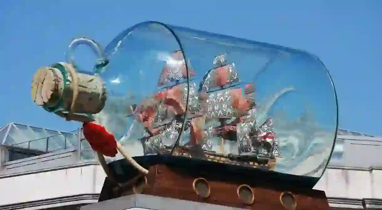 Yinka Shonibares Nelson’s Ship in a Bottle