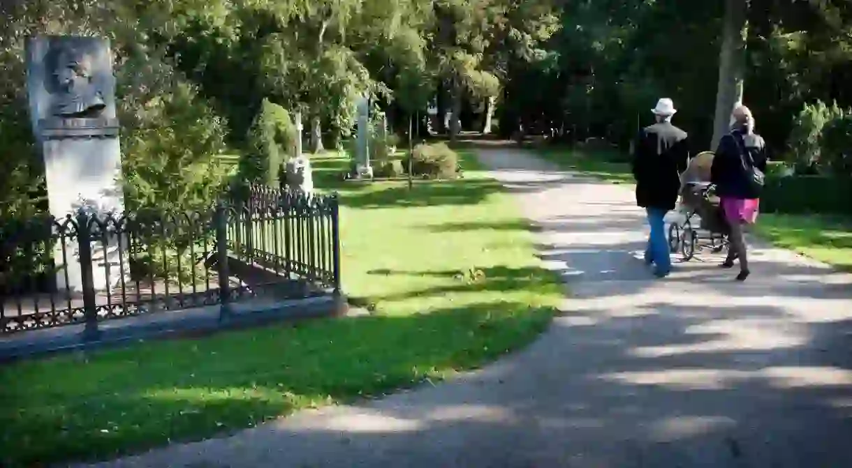 Danes taking a stroll at Assistens Cemetery in Nørrebro