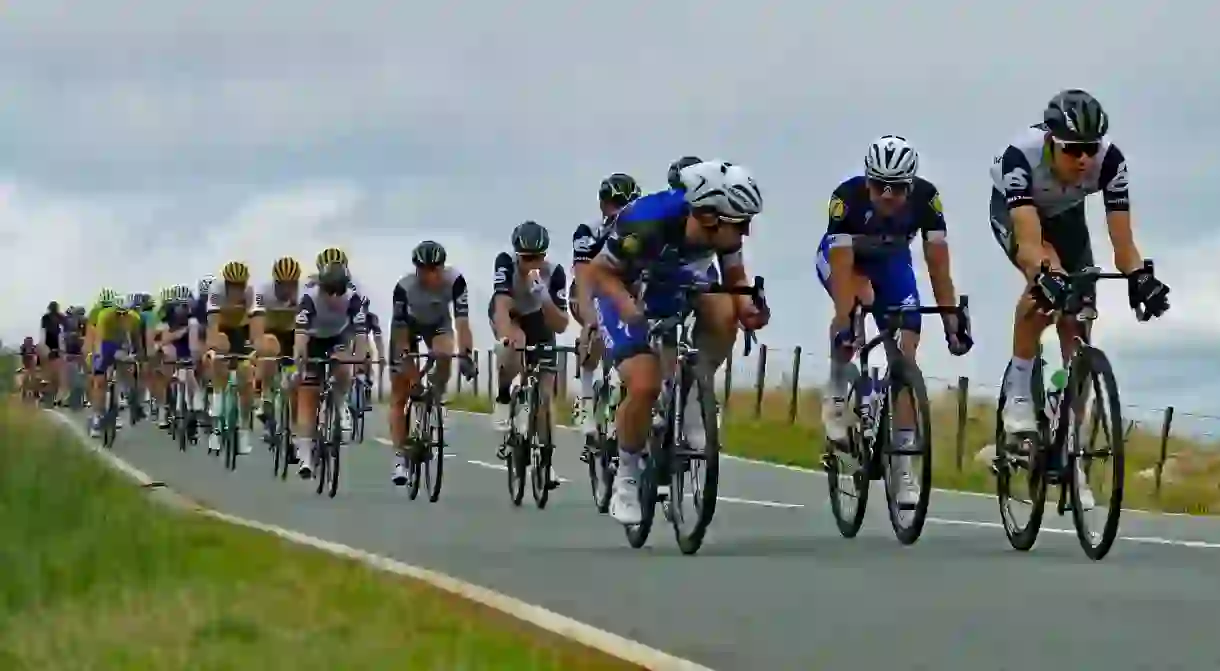 The peloton mid-race.