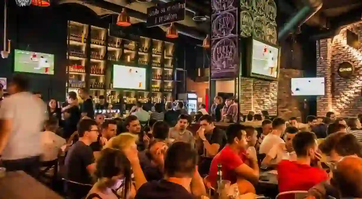 Another packed game at Spasićev Pub in Belgrade