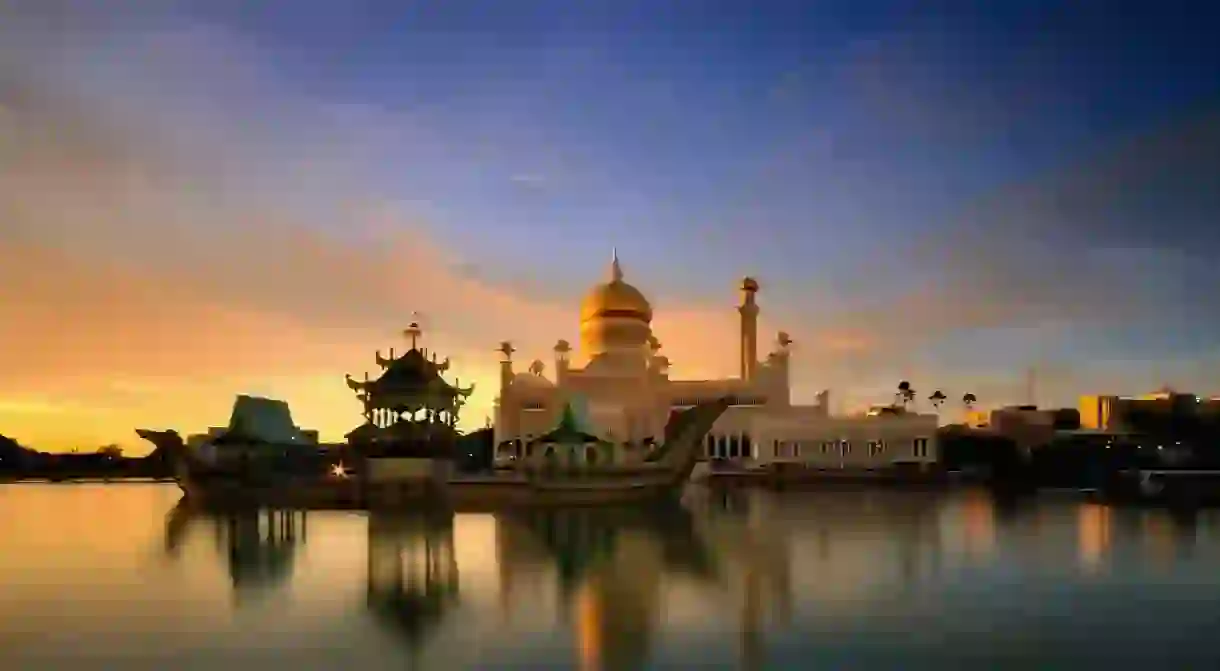 Sunset over Omar Ali Saifuddien Mosque in Bandar Seri Begawan