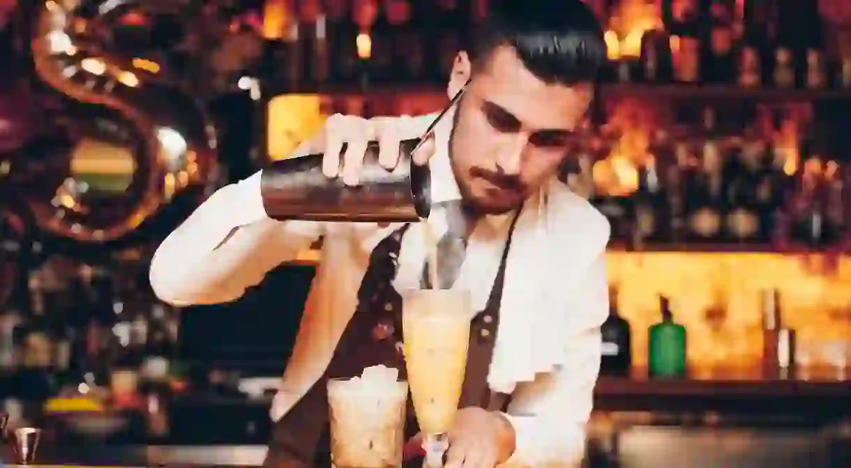 Lobo Plantation barman pouring a cocktail