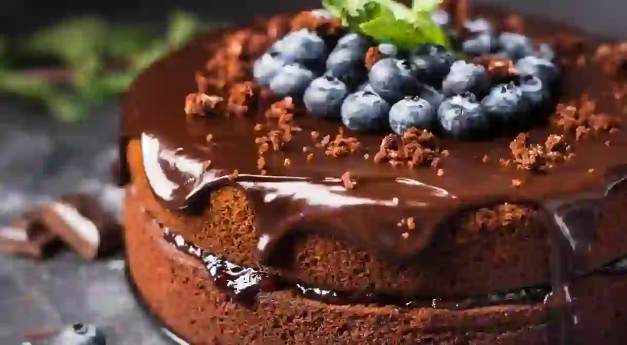 Chocolate cake with berries