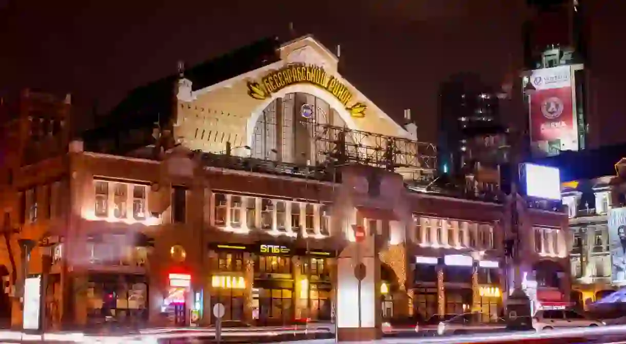 Bessarbsky Market at night