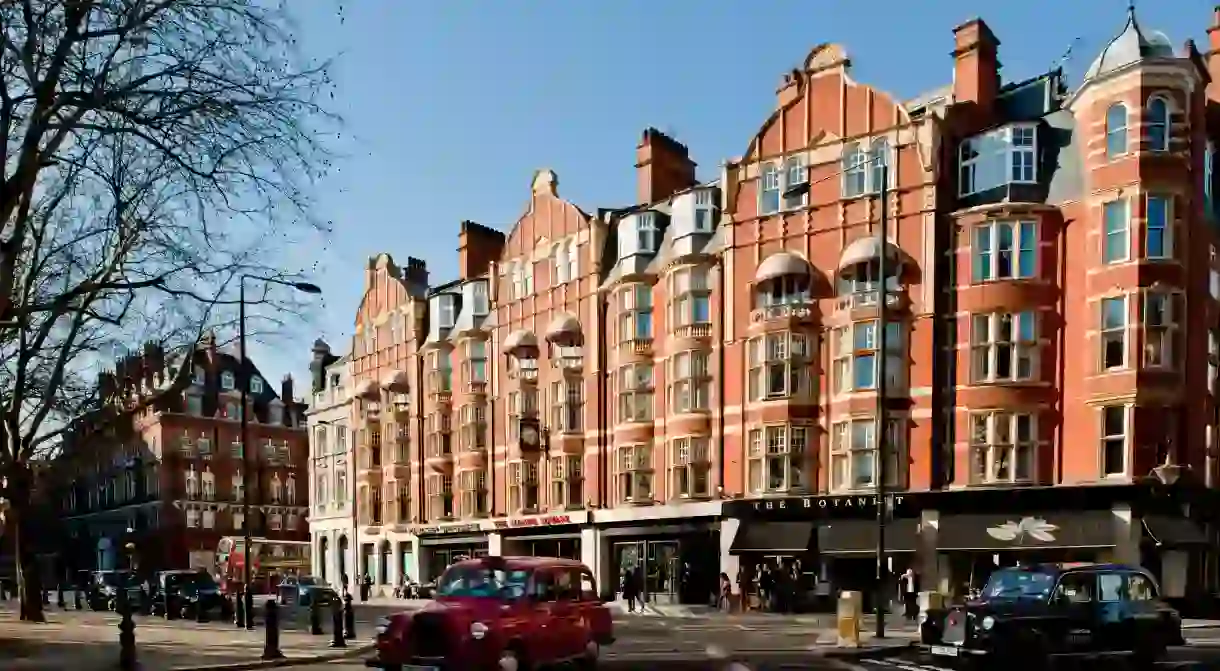 Sloane Square lies between Knightsbridge, Belgravia and Chelsea