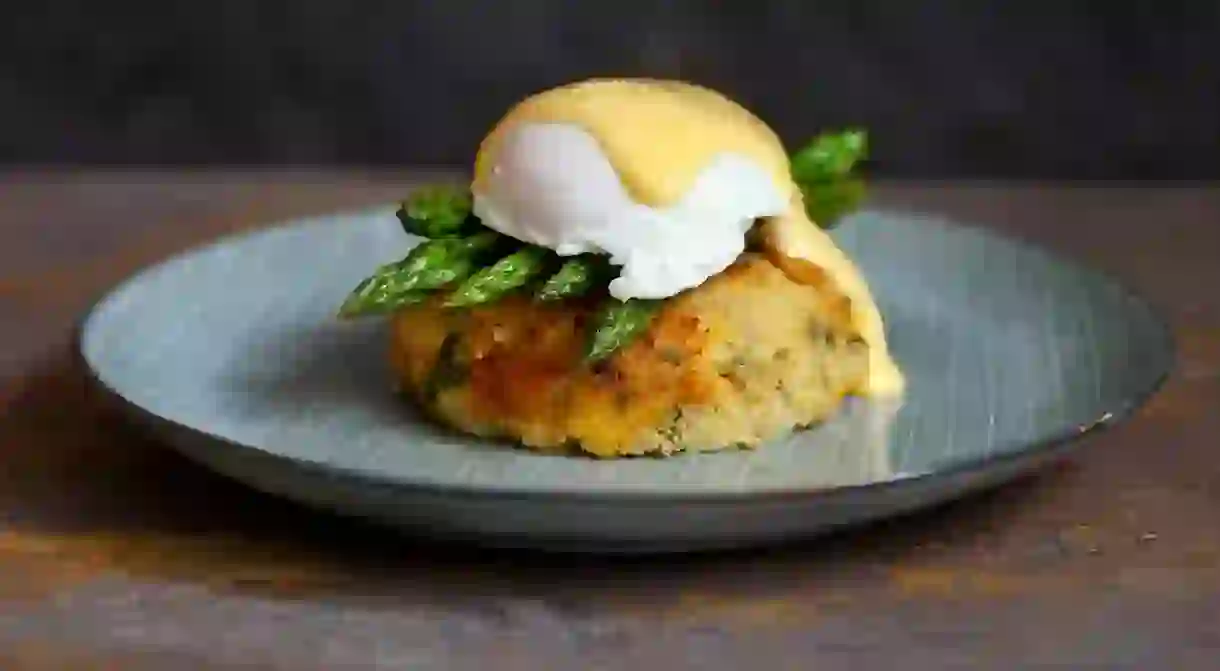 Poached egg and asparagus for brunch