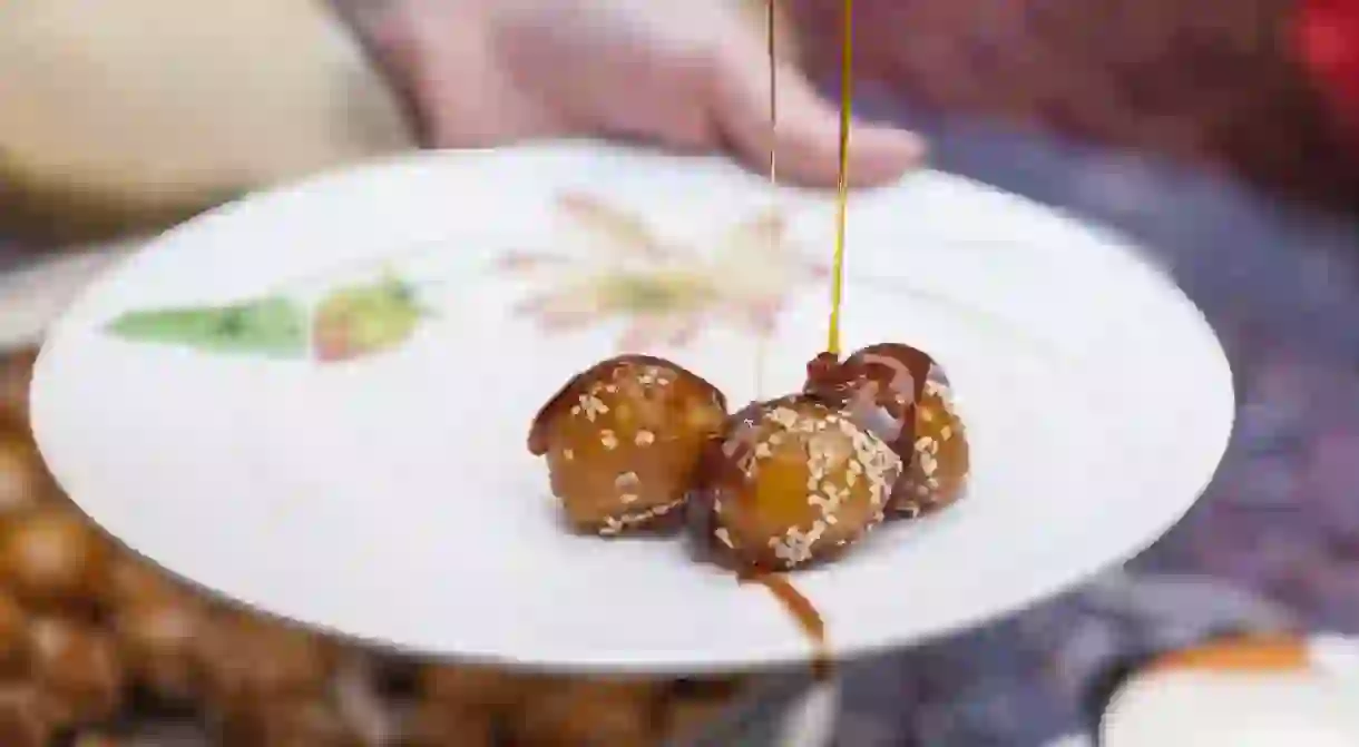 Luqaimat doughnut balls usually come with dipping sauces, such as date syrup