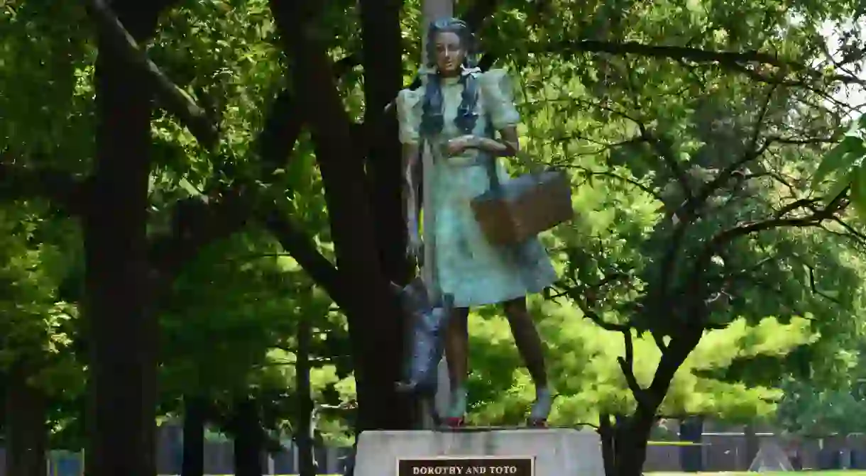 A statue of Dorothy and Toto greets visitors to Oz Park in Chicago