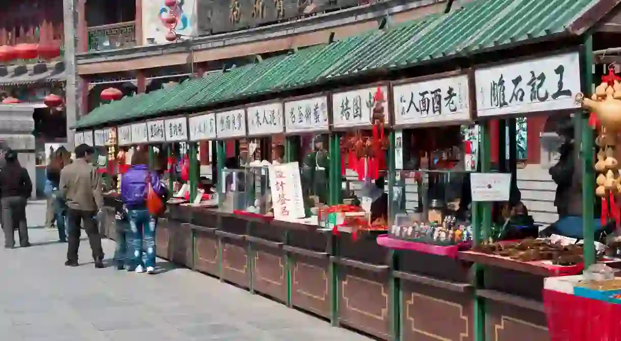 Shop for souvenirs on Tianjin’s Ancient Culture Street