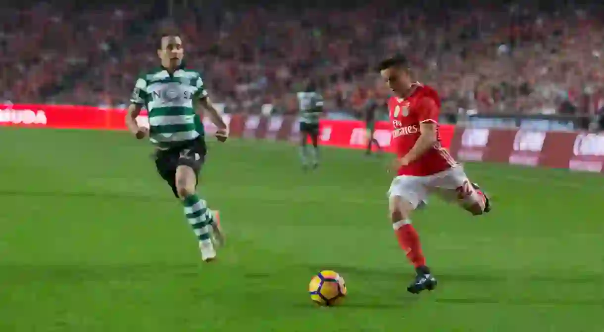 HDB14K December 11, 2016. Lisbon, Portugal. Benficas forward from Argentina Franco Cervi (22) in action during the game SL Benfica vs Sporting CP Credit: Alexandre de Sousa/Alamy Live News