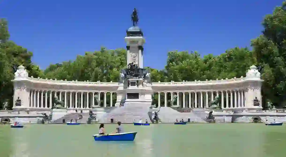 Spend a relaxing day in Retiro Park