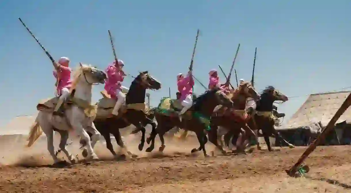 The skill of the talqa (cavalry charge) is in the speed and tightness of the charge and the synchronicity of the troupes firing, which should sound like a single gunshot