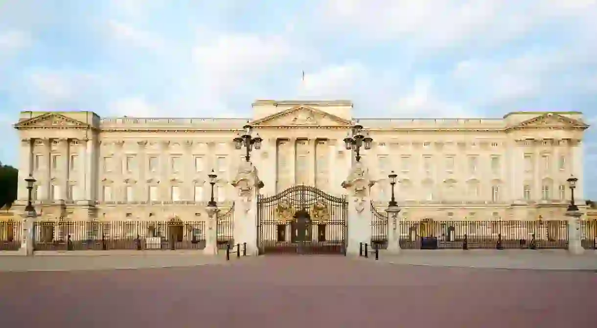 See major sights like Buckingham Palace from a new perspective