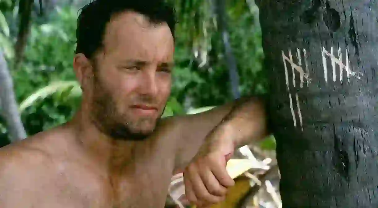 Tom Hanks copes with isolation in ‘Cast Away’