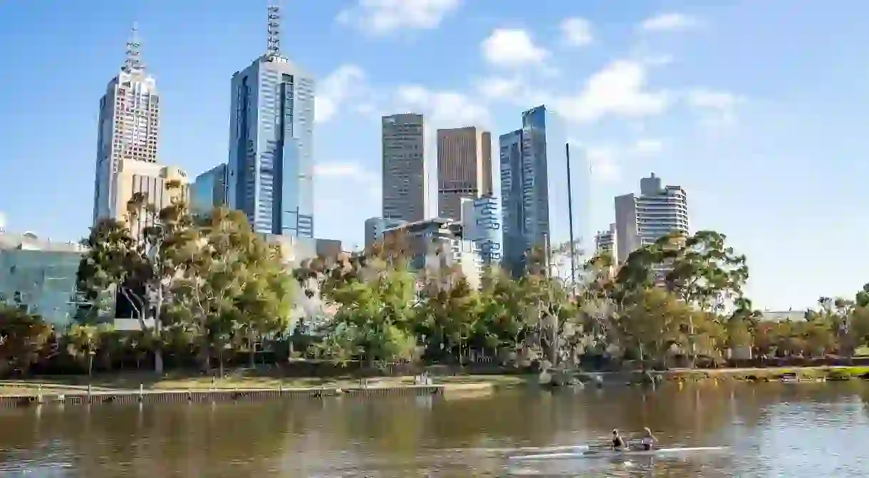 Rowers enjoying the spectacular skyline of Melbournes CBD