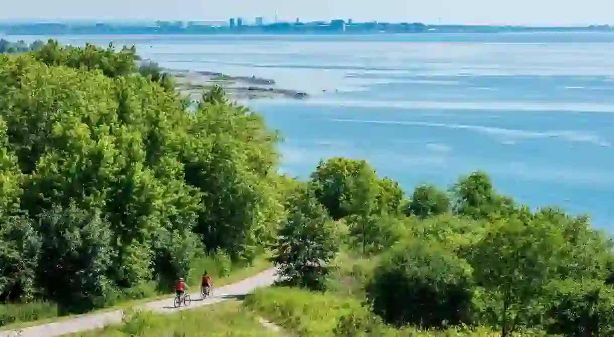 Torontos close proximity to Lake Ontario makes it a dream destination for outdoor enthusiasts