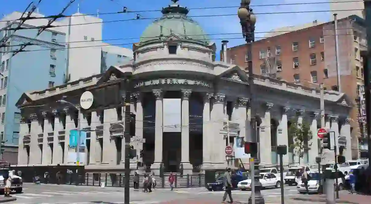 The Tenderloin sits in the middle of the action in San Francisco