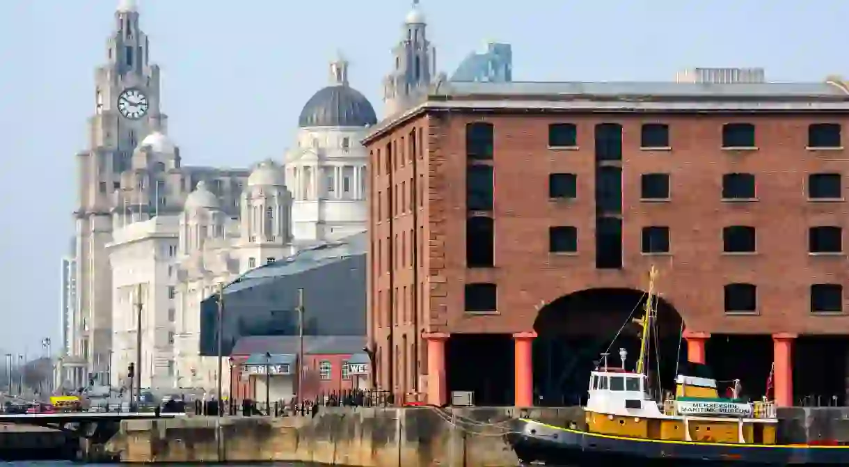 Budget stays in Liverpool can be found close to sights like the Royal Liver Building and Albert Dock