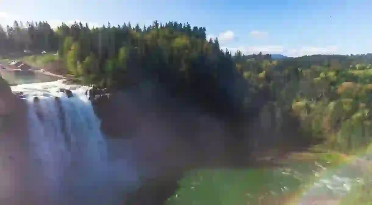 Hike up to the top of Snoqualmie Falls for a spectacular picnic spot