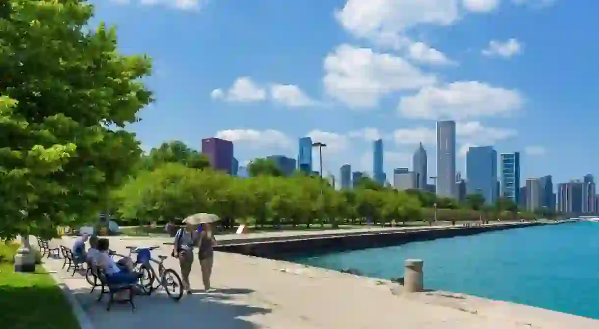 The Windy City offers something for everyone, from outstanding live shows and renowned museums to waterside strolls and deep-dish pizza