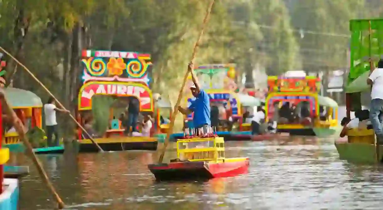 Pick up food from the floating stalls at Xochimilco