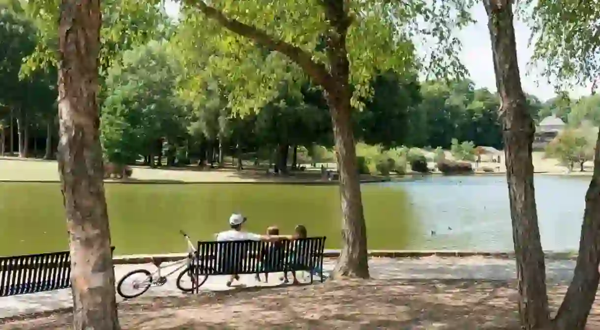 Freedom Park is a great green expanse in the centre of Charlotte, with a large lake, tennis courts, and batting cages; a moment of tranquility in the big city.